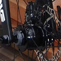 Moyeu Dynamo Roue Vélo Frein à Disque PD-8 Shutter Precision -Pneu Vélo Soldes Boutique moyeu dynamo roue velo frein a disque pd 8 shutter precision full 5