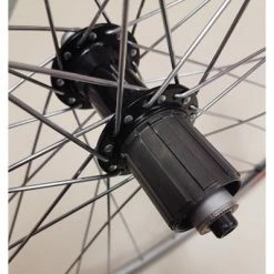 Mach1 Roue Vélo Course 700 Arrière Alu Cassette à Blocage Rapide -Pneu Vélo Soldes Boutique roue velo course 700 arriere alu cassette a blocage rapide full 3